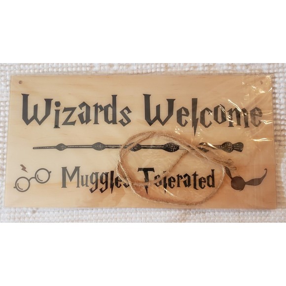 WIZARDS WELCOME Muggles Tolerated Double Sided Plastic Hanging Sign - Picture 2 of 3